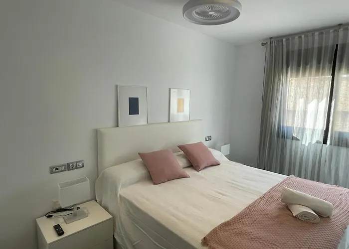 Moderno Apartamento Con Plaza De Garaje En Pleno Centro De Almeria