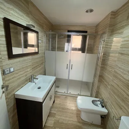 Moderno Apartamento Con Plaza De Garaje En Pleno Centro De Almeria Exterior photo